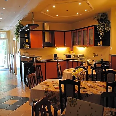 Apartmanhotel Family 3*